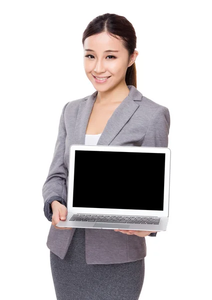 Geschäftsfrau mit Laptop — Stockfoto