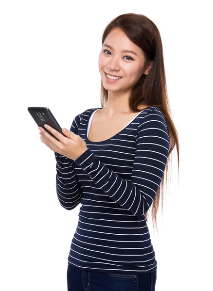 Vrouw met mobiele telefoon — Stockfoto