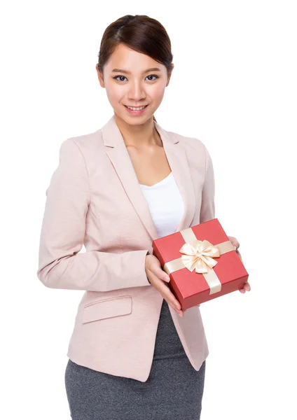 Businesswoman with present box — Stock Photo, Image