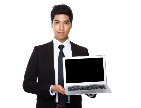 Бизнесмен с ноутбуком — стоковое фото