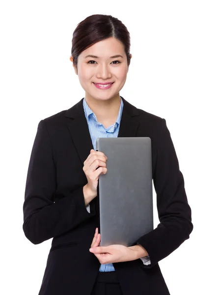 Zakenvrouw met laptop — Stockfoto