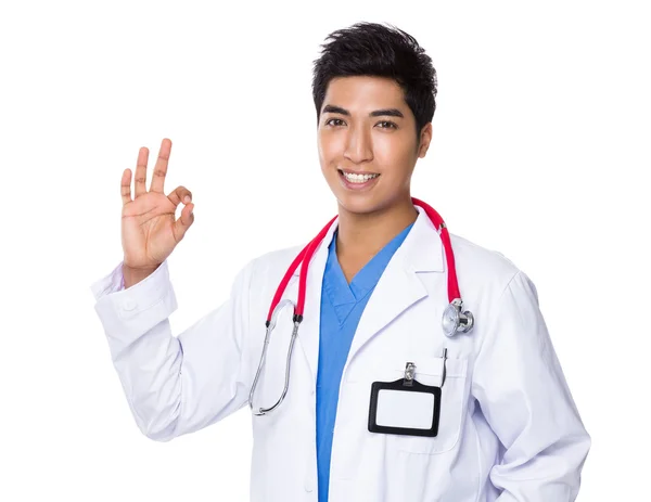 Doctor con signo de ok — Foto de Stock