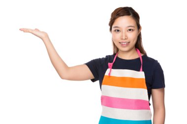 Açık el palm ile ev hanımı