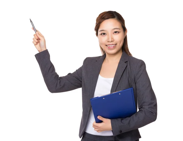 Businesswoman with clipboard and pen — Stock Photo, Image