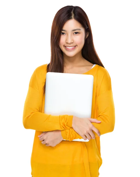 Vrouw met laptop — Stockfoto