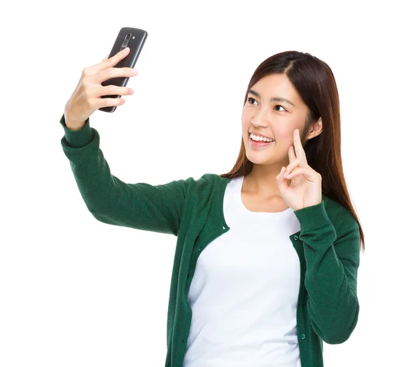 Woman taking selfie — Stock Photo, Image