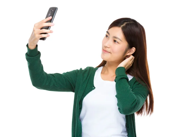 Vrouw die selfie neemt — Stockfoto