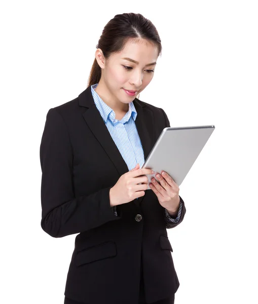 Businesswoman with tablet — Stock Photo, Image