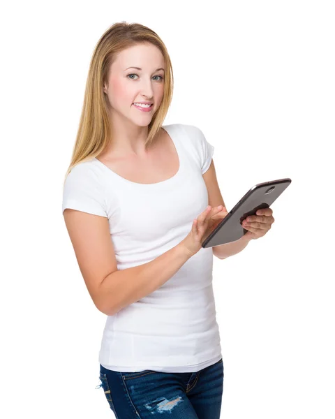 Žena s digitálním tabletem — Stock fotografie