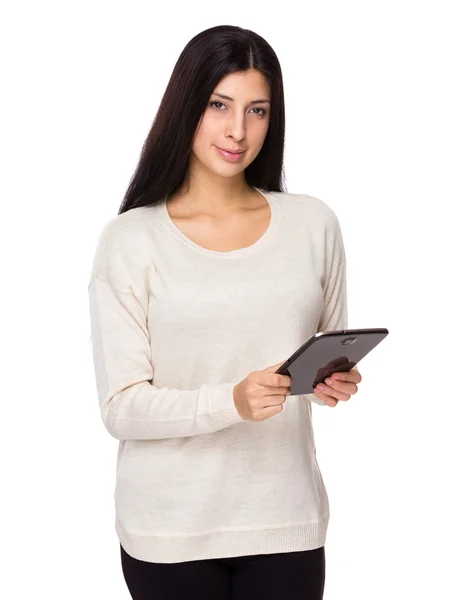 Frau mit Tablet — Stockfoto