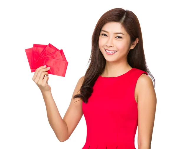 Азиатка в красном платье — стоковое фото