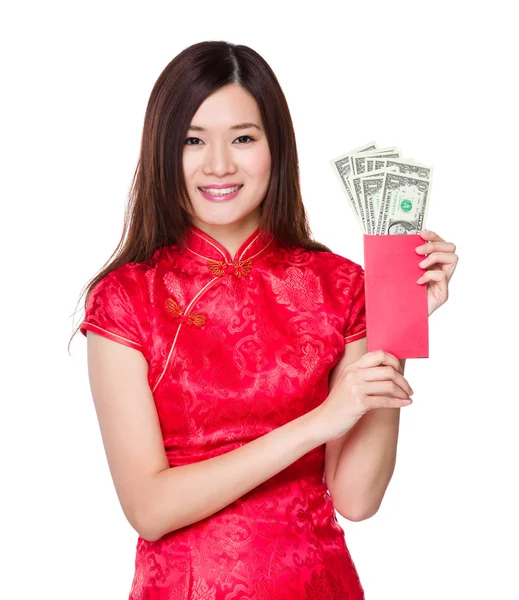 Mujer asiática en vestido rojo —  Fotos de Stock