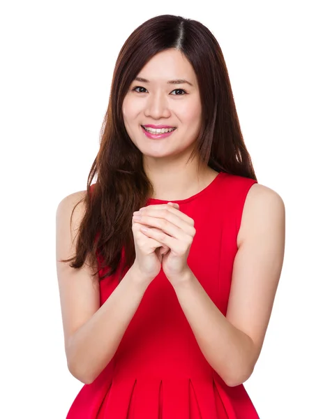 Kırmızı elbiseli Asyalı kadın — Stok fotoğraf