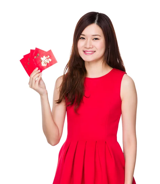 Азиатка в красном платье — стоковое фото
