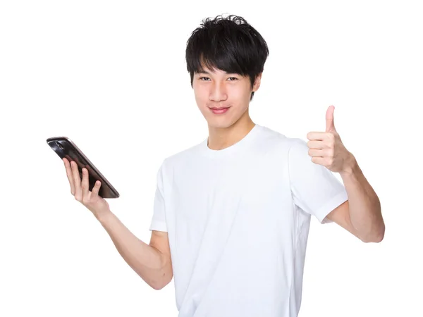 Homem asiático com tablet — Fotografia de Stock