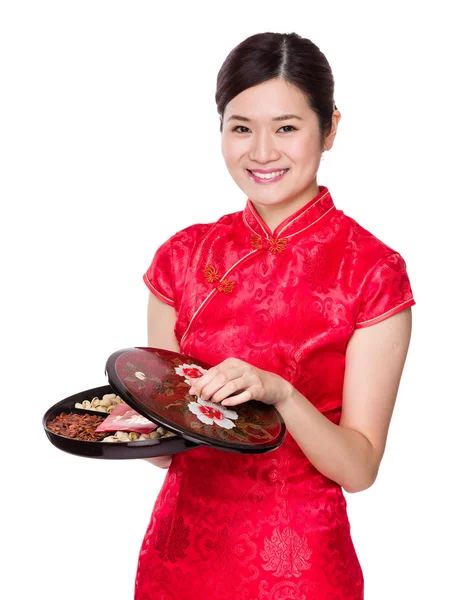 Chinese woman with snack box — Stock Photo, Image