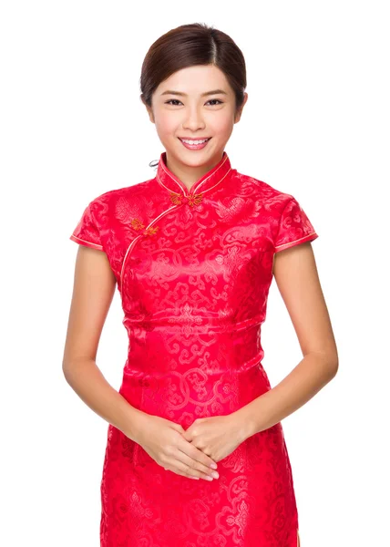 Femme asiatique en robe rouge — Photo