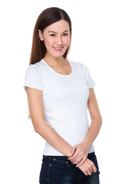 Femme asiatique en t-shirt blanc — Photo