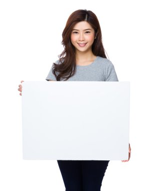 Asyalı kadın gri t shirt