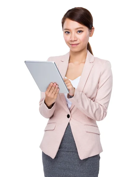 Mujer de negocios asiática en traje de negocios — Foto de Stock