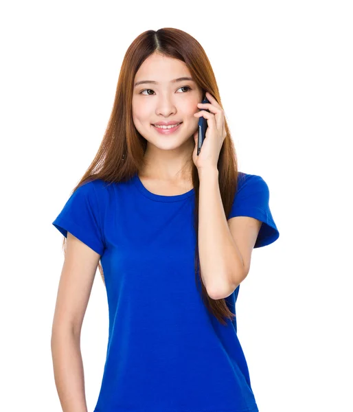 Mujer asiática en camiseta azul — Foto de Stock
