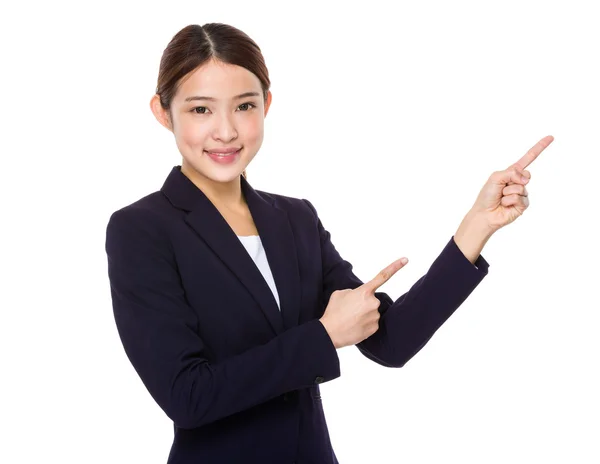 Mujer de negocios asiática en traje de negocios — Foto de Stock