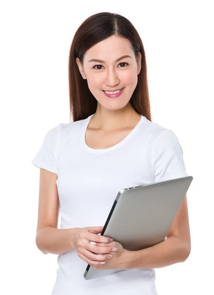 Aziatische vrouw in wit t shirt — Stockfoto