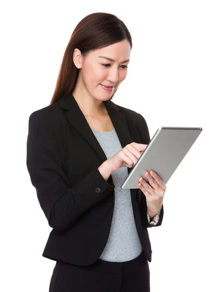 Mujer de negocios asiática en traje de negocios — Foto de Stock