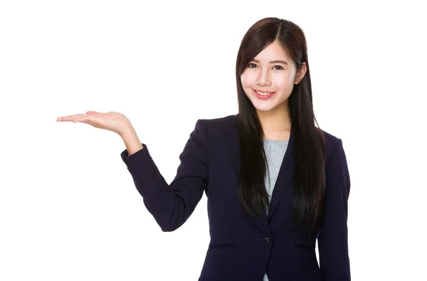 Asiatische Geschäftsfrau in Business-Anzug — Stockfoto