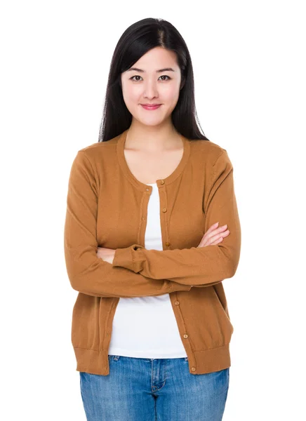 Asiatisk kvinna i brun cardigan — Stockfoto