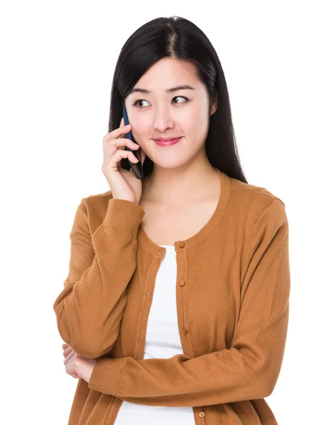 Mujer asiática en cárdigan marrón — Foto de Stock