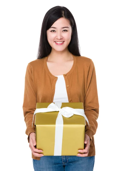 Azjatycki dama w brązowy sweter — Zdjęcie stockowe
