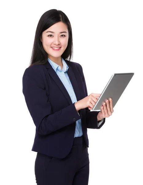 Mujer de negocios asiática en traje de negocios — Foto de Stock