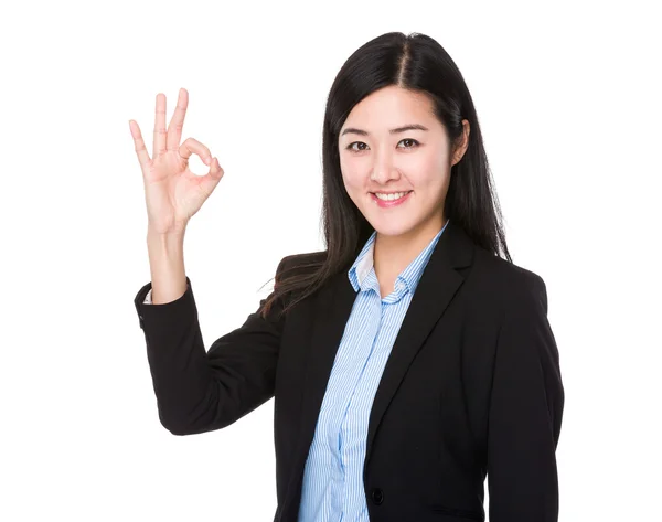 Mujer de negocios asiática en traje de negocios — Foto de Stock