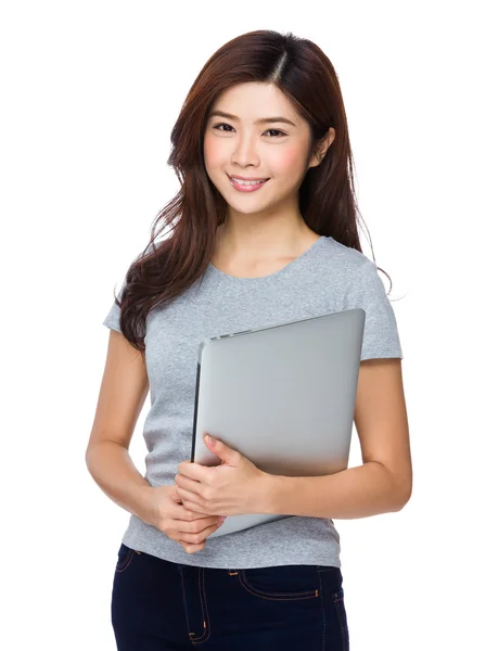 Asiatisk kvinna i grå t-tröja — Stockfoto