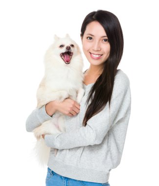 Onu köpek ile kadın kucaklama