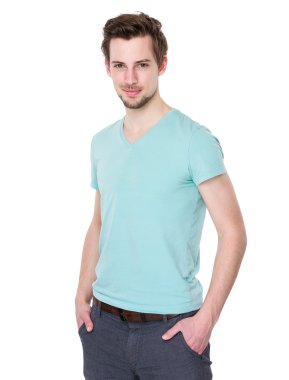 Beyaz adam mavi t shirt