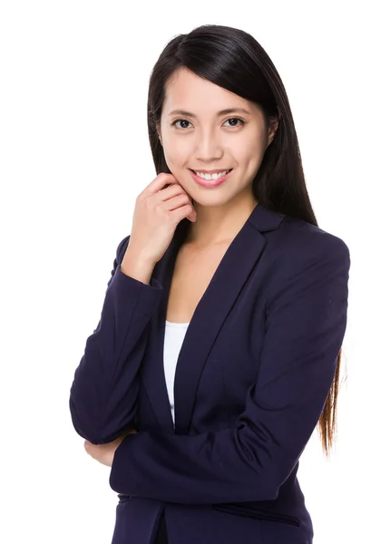 Азиатская бизнесвумен в черном костюме — стоковое фото