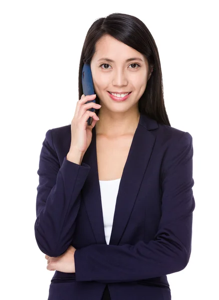 Mujer de negocios asiática en traje negro — Foto de Stock