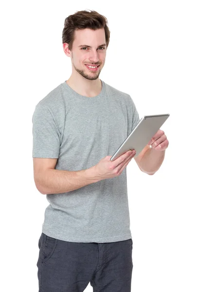 Homem caucasiano em cinza t-shirt — Fotografia de Stock