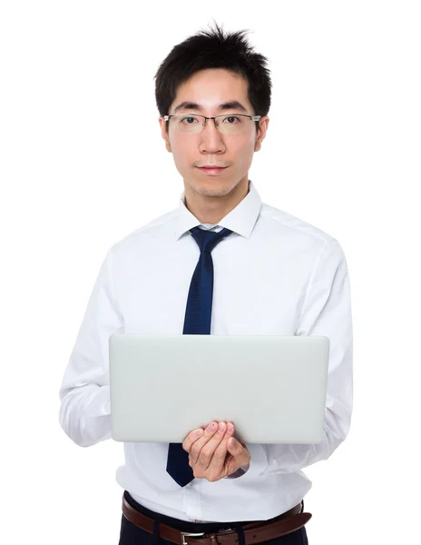 Zakenman met notebook-computer — Stockfoto