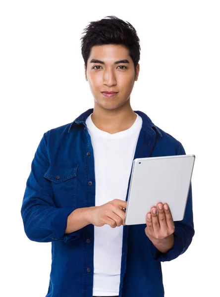 Jovem homem asiático em camisa azul — Fotografia de Stock