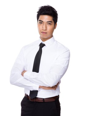 Kolları çapraz iş adamı