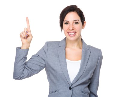 Gri takım elbiseli beyaz iş kadını