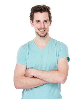 Yeşil tişörtlü yakışıklı adam