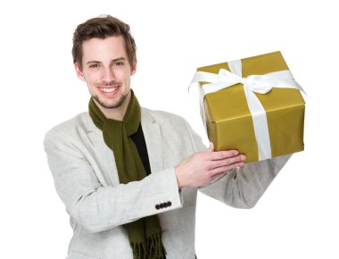 Beyaz ceketli yakışıklı adamı