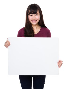 Asyalı kadın kırmızı t shirt