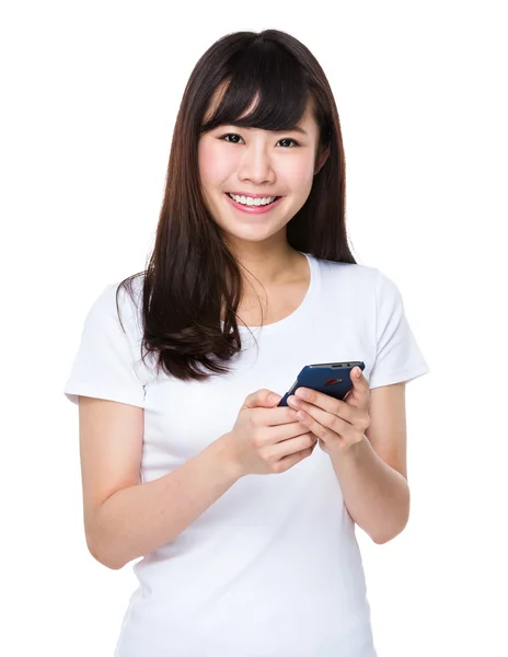 Mujer asiática en camiseta blanca — Foto de Stock