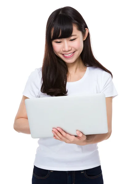 Asiatico donna in bianco t shirt — Foto Stock