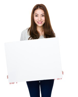 Gri süveterli Asyalı kadın